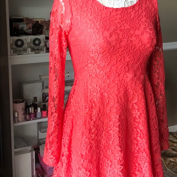 Dress - Picture 3 of 3